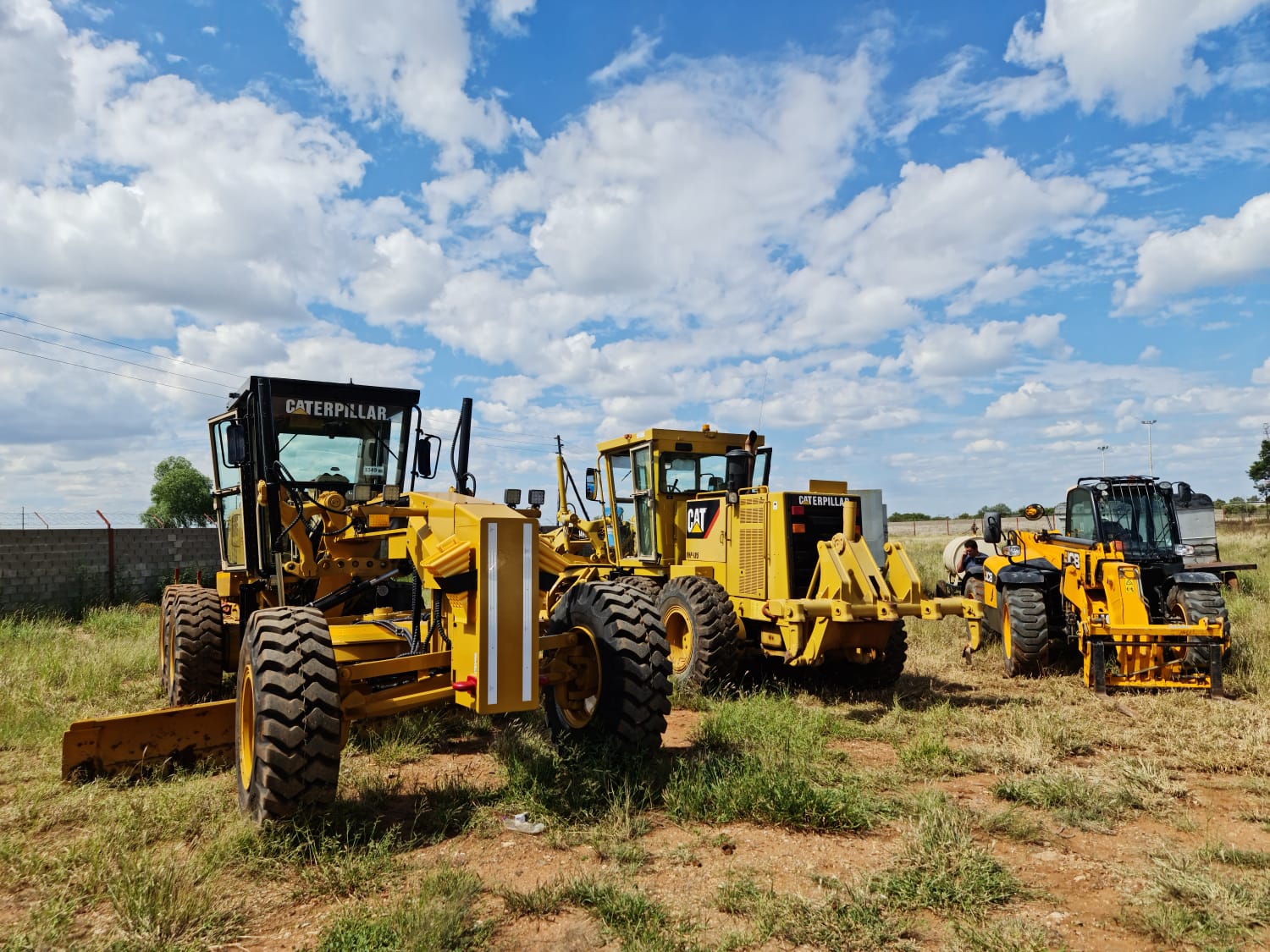 Aurex plant fleet — Caterpillar graders and JCB telehandler on standby