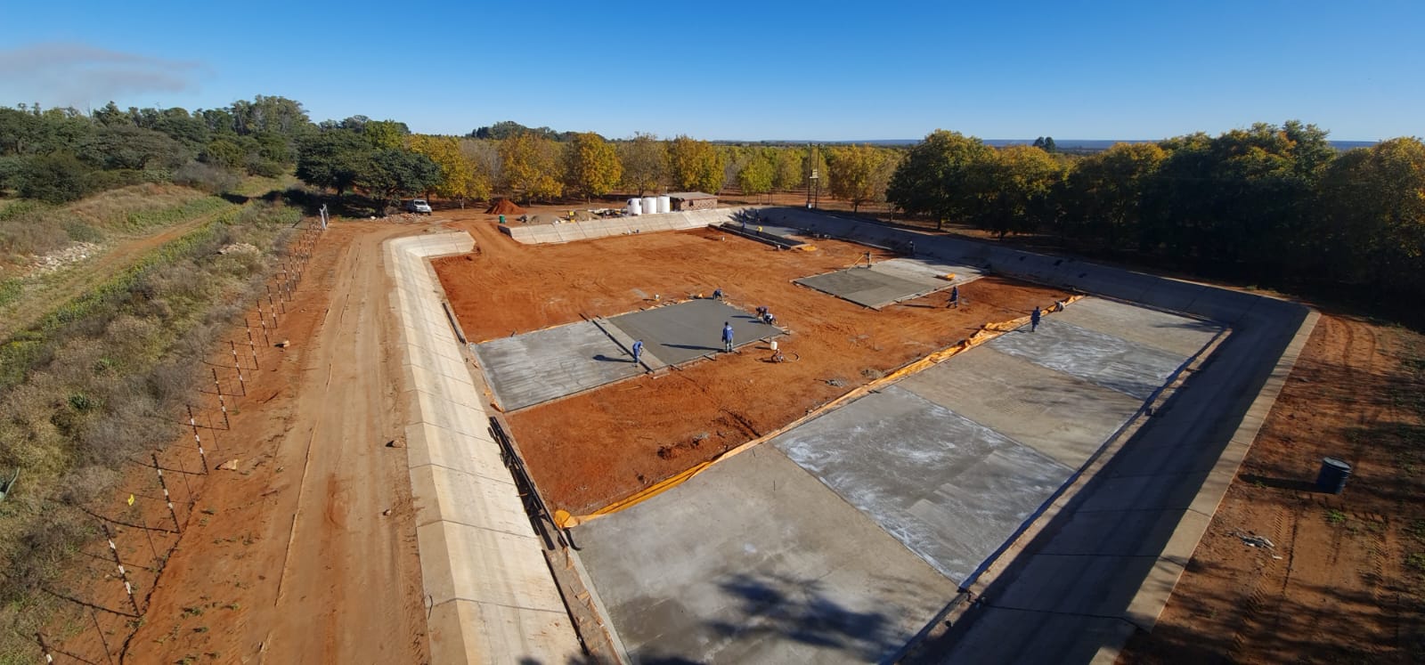 Reinforced-concrete reservoir slabs under construction